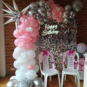 Decoración de cumpleaños cortina rosa